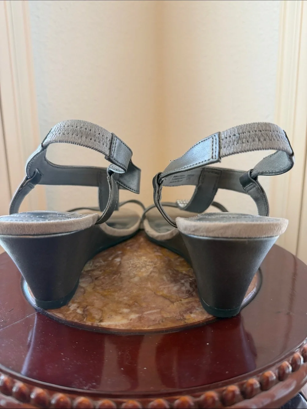Comfort Plus by Predictions Wedge Sandals 8 Rhinestone T-Strap 2 1/4” Heel